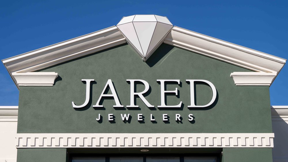 The refreshed Jared facade and updated brand name.